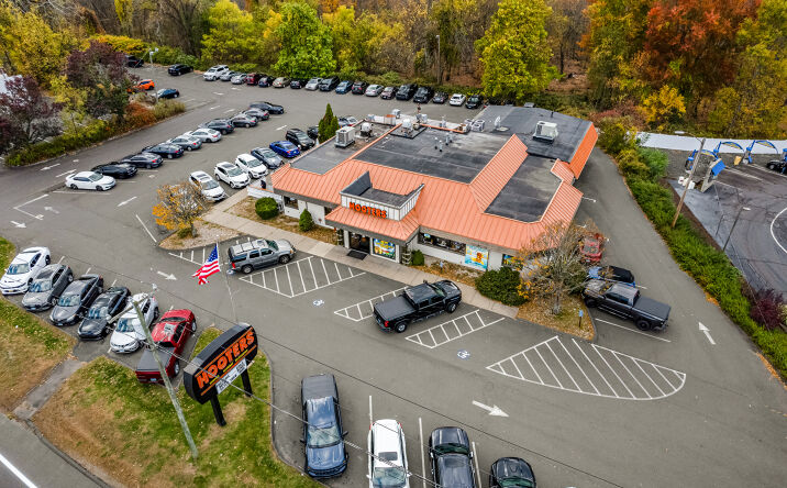 Pictures of Retail, Restaurant property located at 1731 BERLIN TPKE, WETHERSFIELD, CT 06109-1303 for lease - image #1