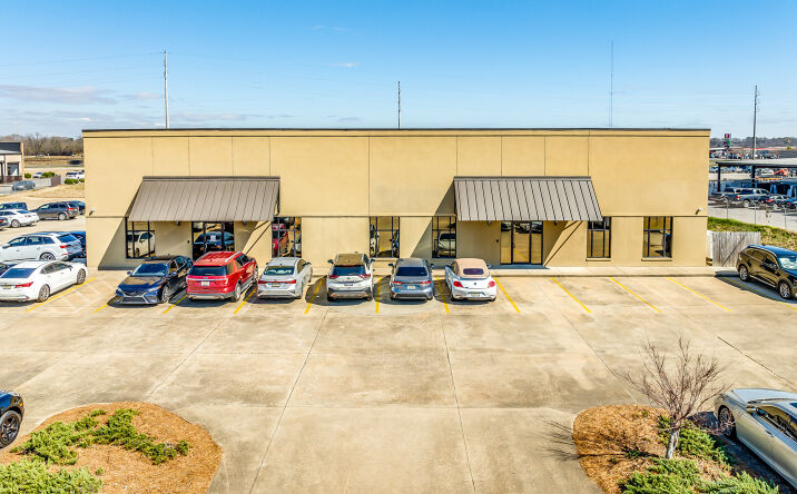 Pictures of Office property located at 1028 Lagoon Business Loop, Montgomery, AL 36109 for lease - image #1