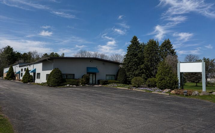 Pictures of Industrial property located at 3119 S IL RTE 31, CRYSTAL LAKE, IL 60012-1401 for lease - image #1