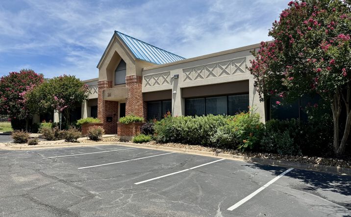 Pictures of Office property located at 4604 South Lamar Boulevard, Austin, TX 78745 for lease - image #1