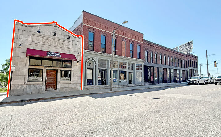 Pictures of Retail, Office, Restaurant property located at 617 East Broadway, Alton, IL 62002 for lease - image #1