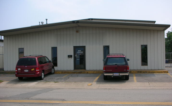Pictures of Industrial property located at 1304 PUTMAN DR NW, HUNTSVILLE, AL 35816 for lease - image #1