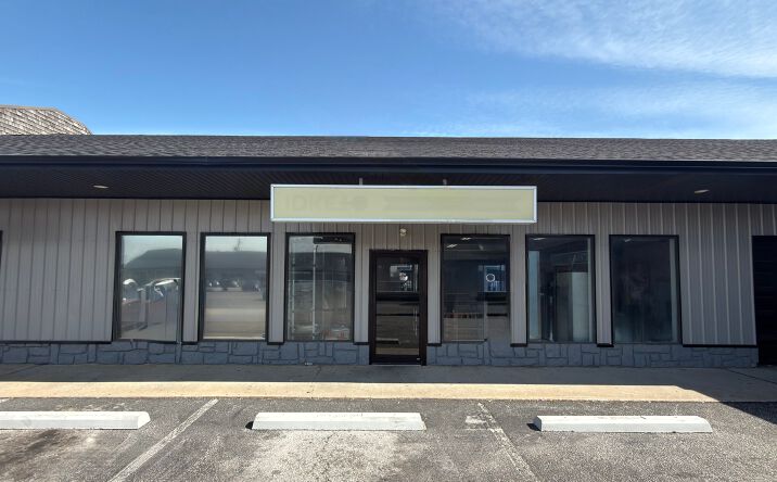 Pictures of Restaurant property located at 115 N Dixieland Rd, Rogers, AR 72756 for lease - image #1