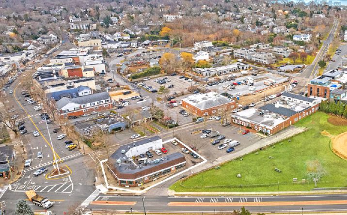 Pictures of Retail property located at 2 Main Street, Sag Harbor, NY 11963 for lease - image #1
