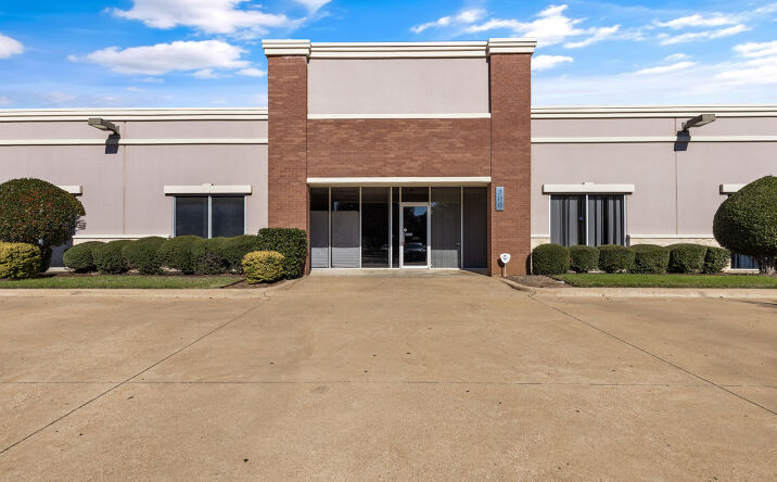 Pictures of Office, Industrial property located at 545 S NOLEN DR, SOUTHLAKE, TX 76092-9176 for lease - image #1