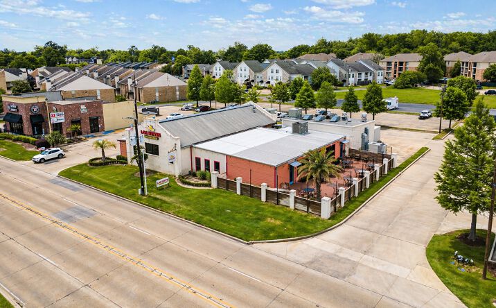 Pictures of Retail, Restaurant property located at 1072 W Lee Drive, Baton Rouge, LA 70820 for lease - image #1