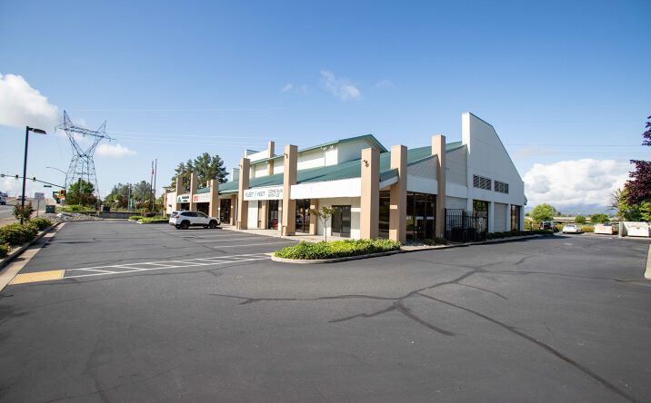 Pictures of Retail property located at 1374 Hilltop Drive, Redding, CA 96003 for lease - image #1
