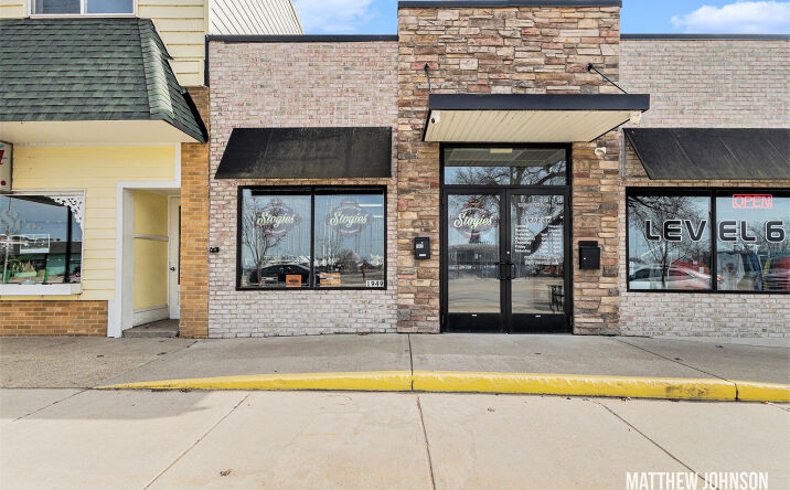 Pictures of Retail property located at 1949 Lakeshore Drive, Muskegon, MI 49441 for lease - image #1