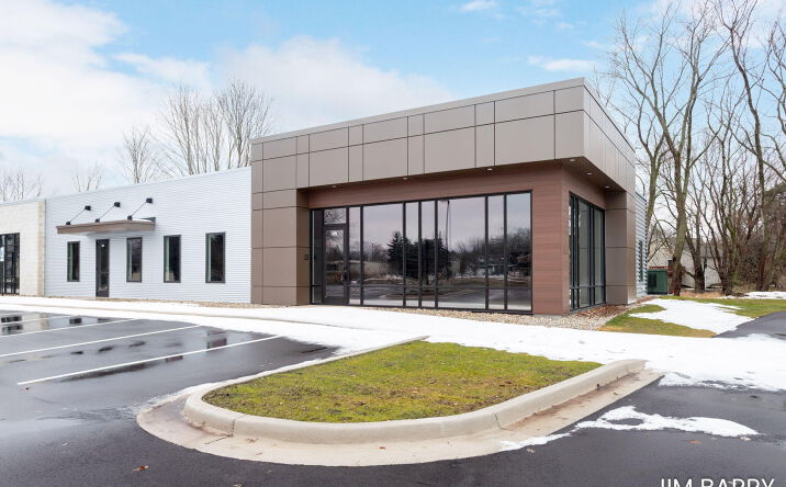Pictures of Office property located at 811 S Beechtree Street, Grand Haven, MI 49417 for lease - image #1
