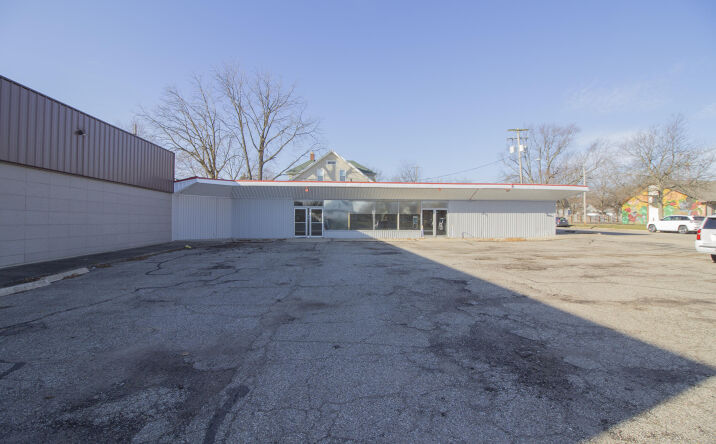 Pictures of Retail property located at 588 Capital Avenue SW A, Battle Creek, MI 49015 for lease - image #1