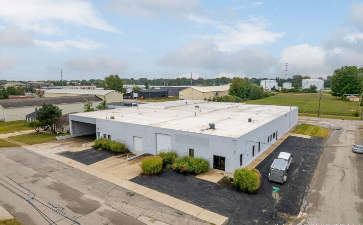 Pictures of Office property located at 462 W 23rd Street 1, Holland, MI 49423 for lease - image #1