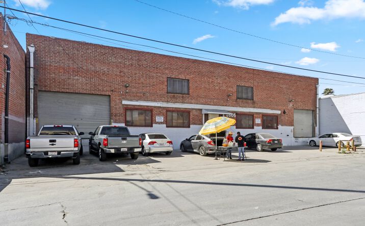 Pictures of Industrial property located at 6505 MCKINLEY AVE, LOS ANGELES, CA 90001 for lease - image #1