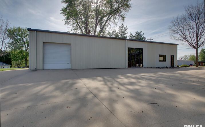 Pictures of Industrial, Retail, Office property located at 2503 LOCUST Street, Quincy, IL 62301 for lease - image #1