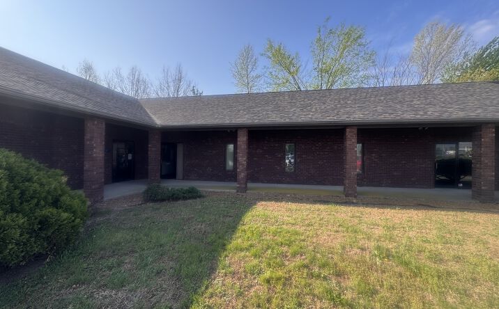 Pictures of Office property located at 103 Airway Drive, Marion, IL 62959 for lease - image #1