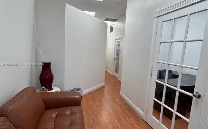 Pictures of Office, Retail property located at 19300 W Dixie Hwy # 10, Miami, FL 33180 for lease - image #1