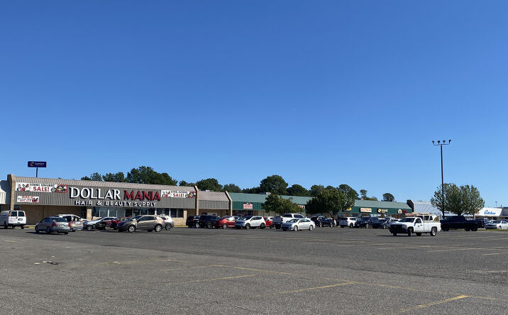 Pictures of Retail, Restaurant property located at 6713, 6715, & 6723 Pines Rd, Shreveport, LA 71129 for lease - image #1