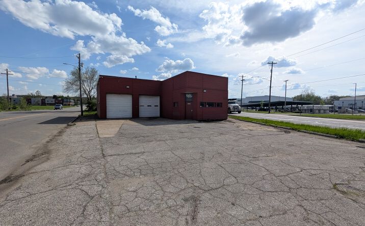 Pictures of Industrial property located at 1402 PRAIRIE AVE, SOUTH BEND, IN 46613-1606 for lease - image #1