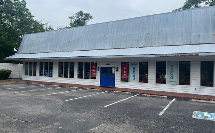 Pictures of Retail property located at 10589 North Kings Highway, Myrtle Beach, SC 29572 for lease - image #1