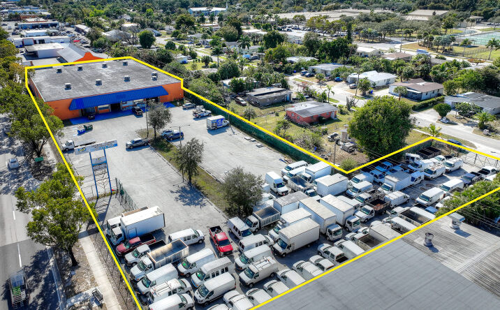 Pictures of Industrial property located at 3040 FOWLER ST, FORT MYERS, FL 33901 for lease - image #1
