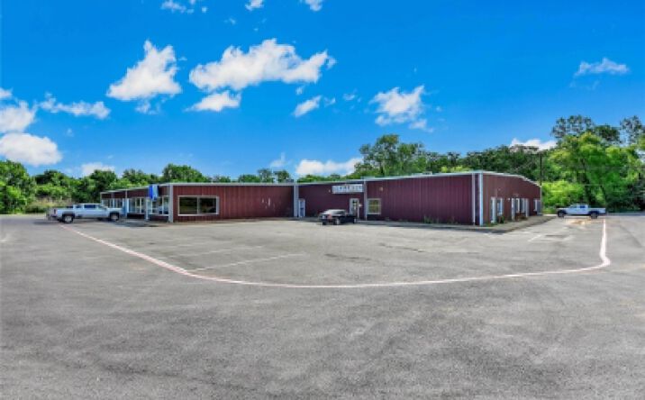 Pictures of Retail, Office, Restaurant property located at 4006 S STATE HWY 91, DENISON, TX 75020-8137 for lease - image #1