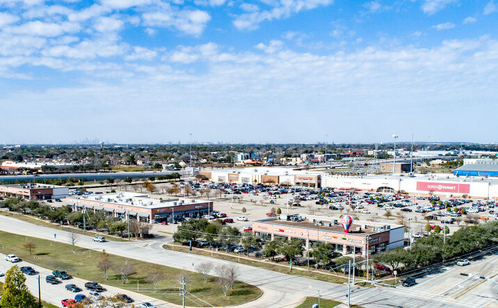 Pictures of Retail property located at 5679A Fairmont Pkwy, Pasadena, TX 77505 for lease - image #1