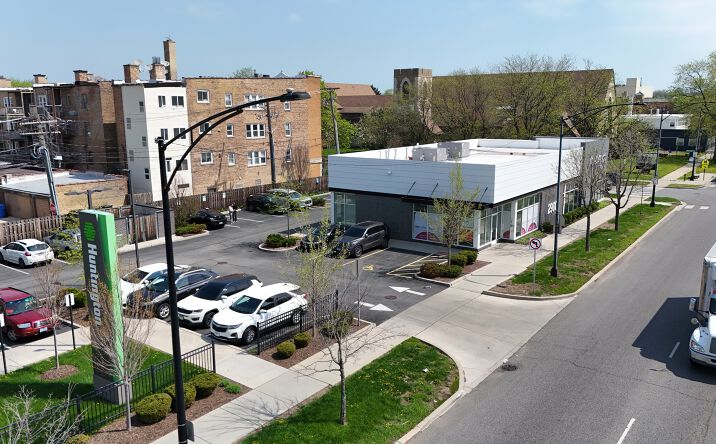Pictures of Retail, Restaurant property located at 2910 West Peterson Avenue, Chicago, IL 60659 for lease - image #1