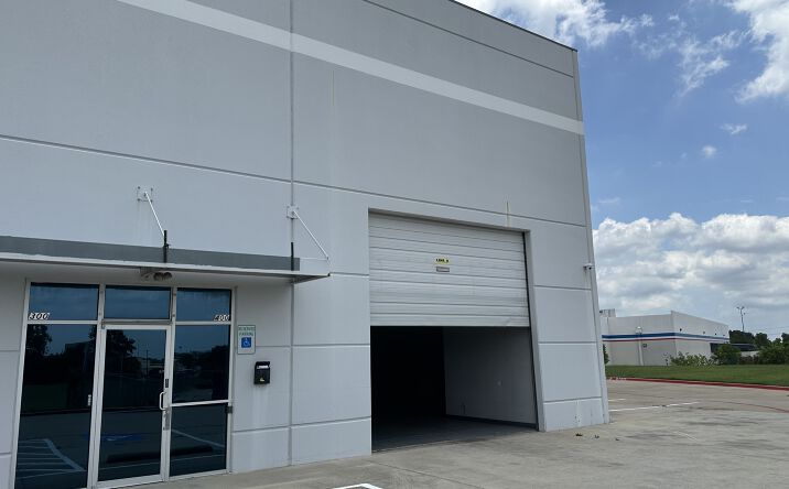 Pictures of Retail, Office, Industrial property located at 4050 Premier Drive, Plano, TX 75023 for lease - image #1