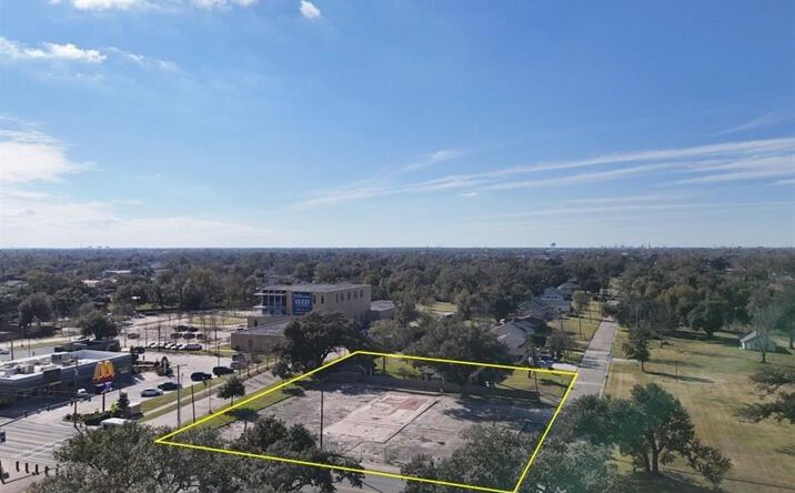 Pictures of Retail property located at 4200 Ryan Street, Lake Charles, LA 70605 for lease - image #1