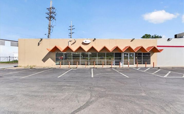 Pictures of Retail, Industrial property located at 7800 Winner Road, Kansas City, MO 64125 for lease - image #1