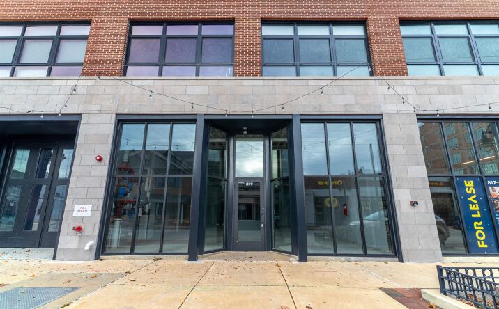 Pictures of Industrial, Office, Restaurant, Retail property located at 825 SW ADAMS Street #819, Peoria, IL 61602 for lease - image #1