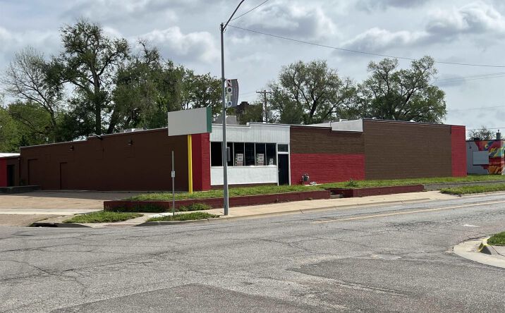 Pictures of Retail property located at 124 NW Gordon ST, Topeka, KS 66608 for lease - image #1