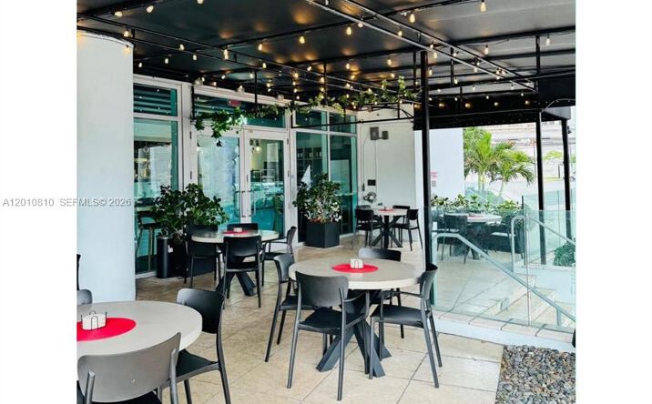 Pictures of Restaurant, Retail property located at 900 Biscayne Blvd N Downtown Miami # R105, Miami, FL 33132 for lease - image #1