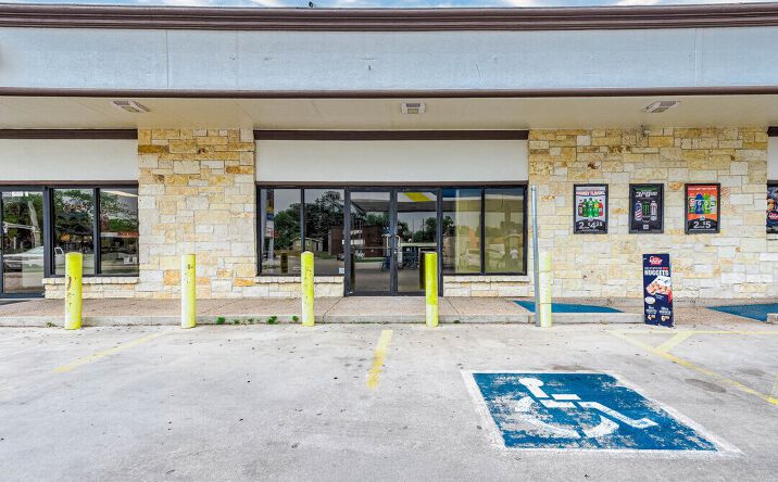 Pictures of Retail, Restaurant property located at 1417 7th St, Bay City, TX 77414 for lease - image #1