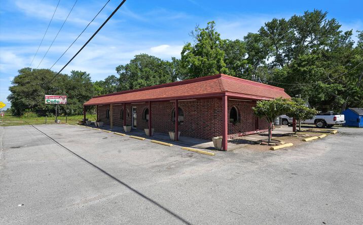 Pictures of Retail, Restaurant property located at 9302 HWY 6, HITCHCOCK, TX 77563-4555 for lease - image #1