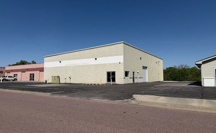 Pictures of Industrial property located at 1112 Applewood Drive, Papillion, NE 68046 for lease - image #1