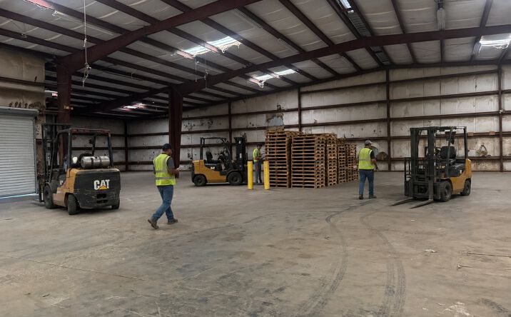 Pictures of Industrial property located at 4006 W CREST AVE, TAMPA, FL 33614-6540 for lease - image #1