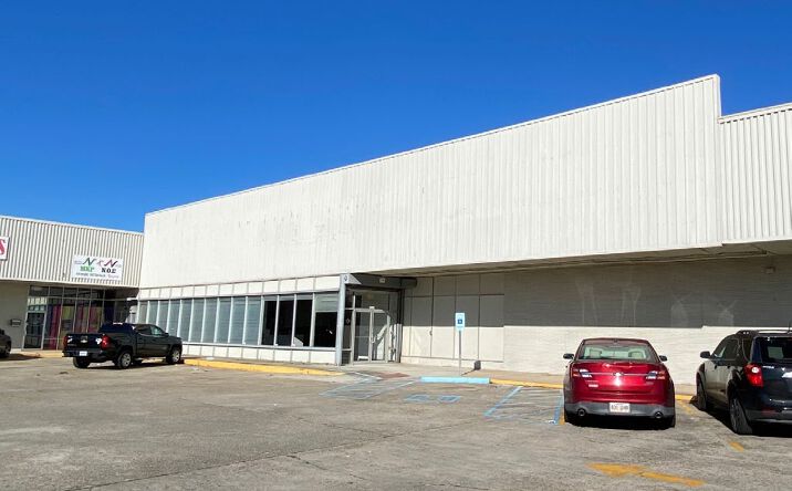 Pictures of Retail property located at 9601-9677 Chef Menteur Hwy, New Orleans, LA 70127 for lease - image #1