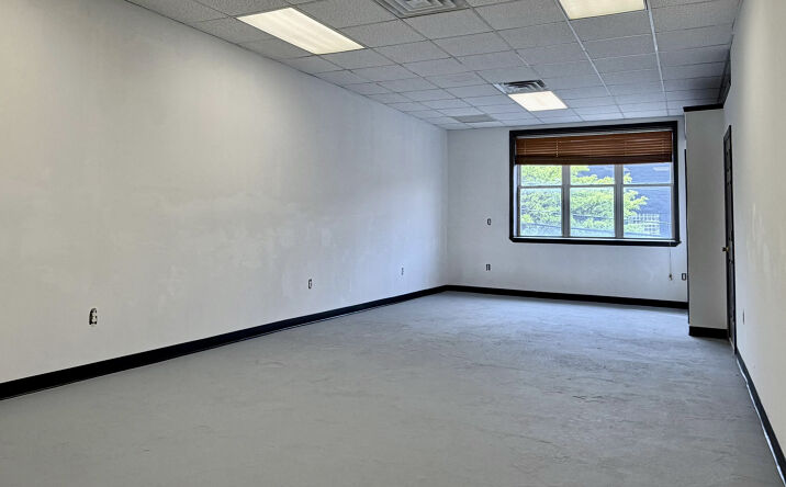 Pictures of Office property located at 18-17 42 ST, LONG ISLAND CITY, NY 11105 for lease - image #1