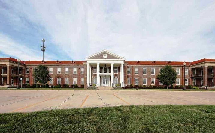 Pictures of Retail, Office property located at 3500 N VILLAGE DR., STE 108, SAINT JOSEPH, MO 64506-4979 for lease - image #1