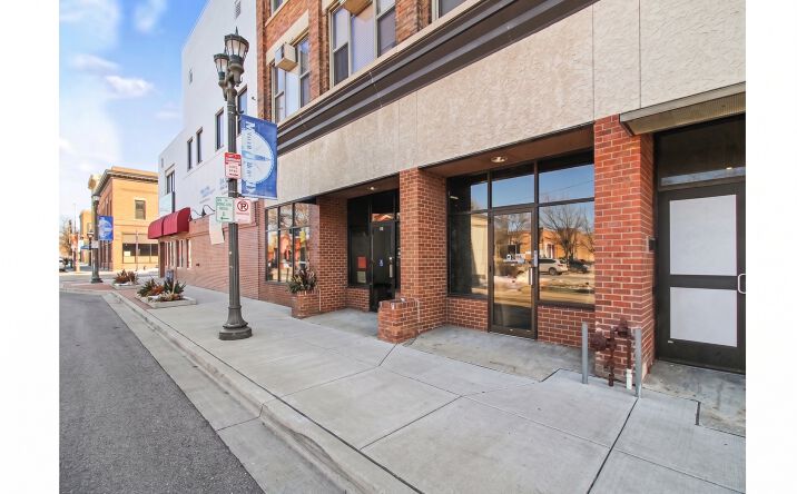 Pictures of Retail property located at 904 RICE ST, SAINT PAUL, MN 55117-5467 for lease - image #1