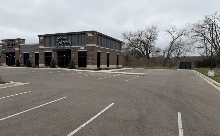 Pictures of Retail property located at 1042 Old Minnesota Avenue, St Peter, MN 56082 for lease - image #1