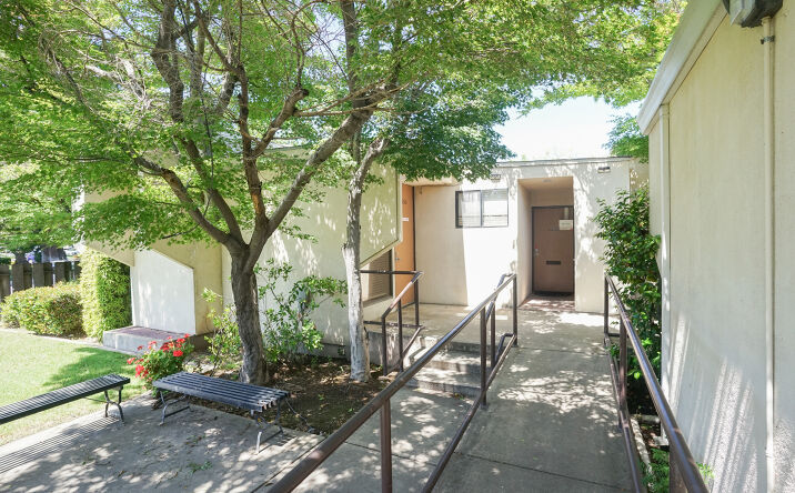 Pictures of Office property located at 1060 Delbon Ave, Turlock, CA 95382 for lease - image #1