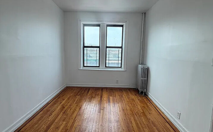 Pictures of Retail property located at 1075 Edison Ave, New York, NY 10465 for lease - image #1