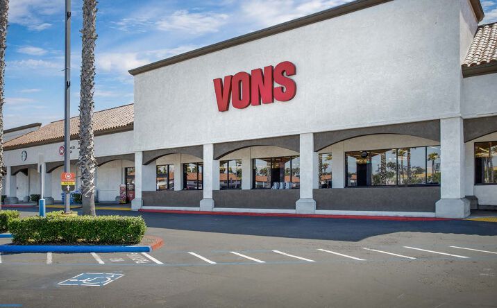 Pictures of Retail property located at 3645 Midway Drive, San Diego, CA 92110 for lease - image #1