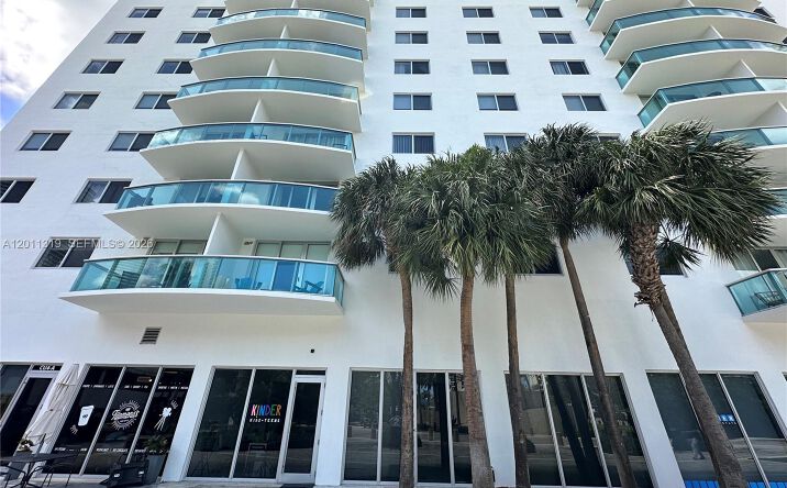 Pictures of Retail property located at 19370 Collins Ave # 3 #CU-3, Sunny Isles Beach, FL 33160 for lease - image #1