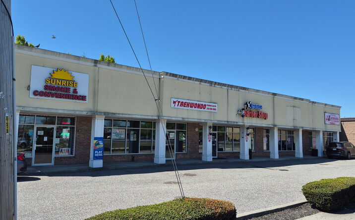 Pictures of Retail property located at 411 40th Street, Lindenhurst, NY 11757 for lease - image #1