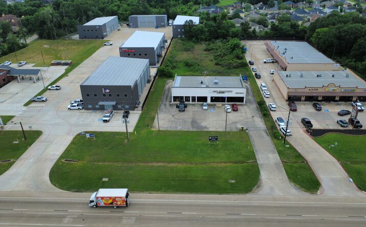 Pictures of Retail, Restaurant property located at 18413 HWY 105 W, MONTGOMERY, TX 77356 for lease - image #1