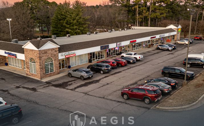Pictures of Retail, Office, Restaurant property located at 1207 E FORREST ST, ATHENS, AL 35613-2057 for lease - image #1