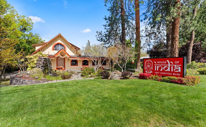 Pictures of Restaurant property located at 1667 Siskiyou Boulevard, Ashland, OR 97520 for lease - image #1