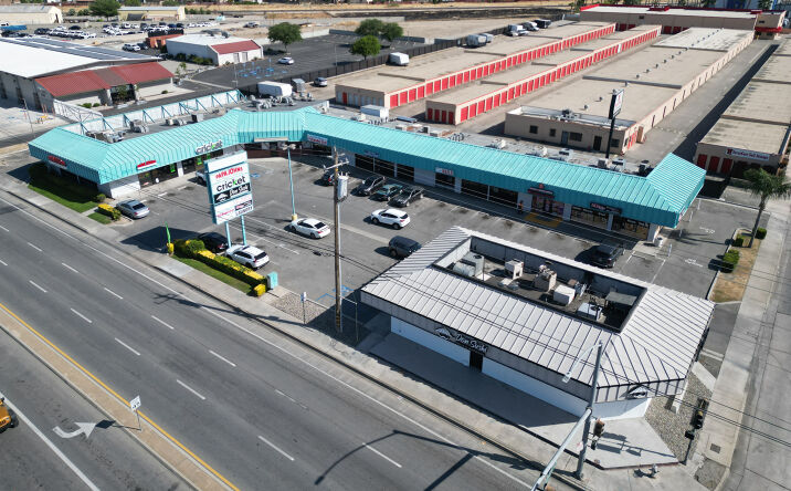 Pictures of Retail, Restaurant property located at 2401 White Lane, Bakersfield, CA 93304 for lease - image #1